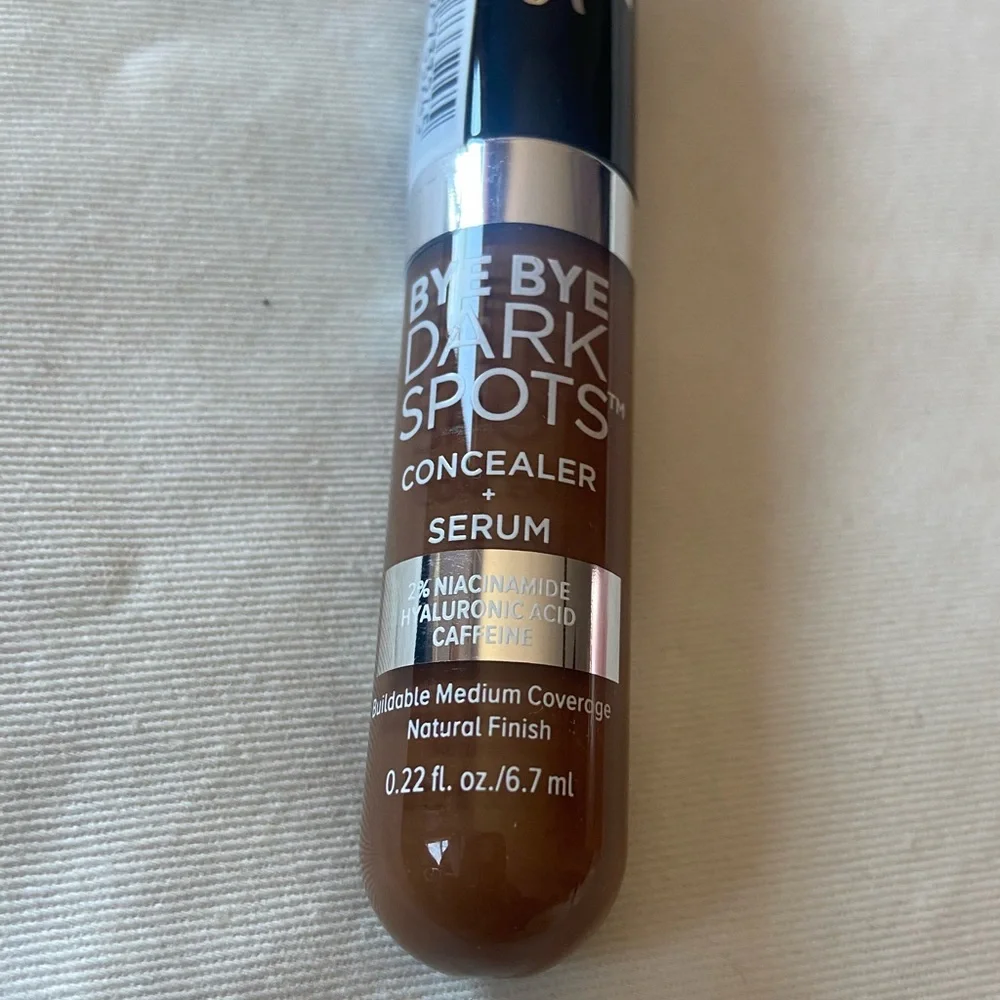 It Bye Bye dark spots concealed Smooths out beautifully for flawless skin
